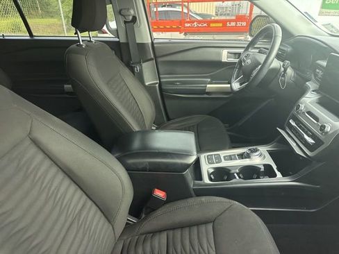 Used 2021 Ford Explorer XLT image 4