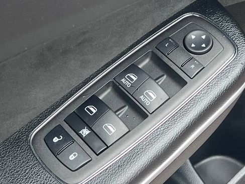 Used 2023 Chrysler 300 C RWD image 19