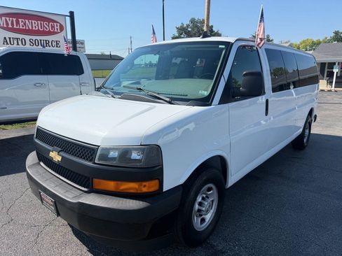 Used 2019 Chevrolet Express 3500 LS RWD image 2