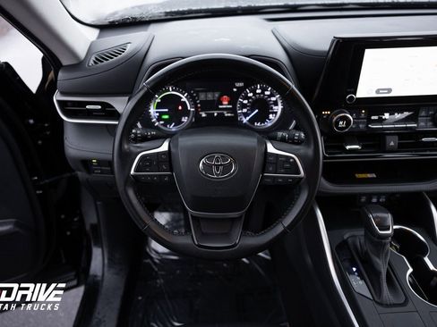 Used 2023 Toyota Highlander XLE image 27