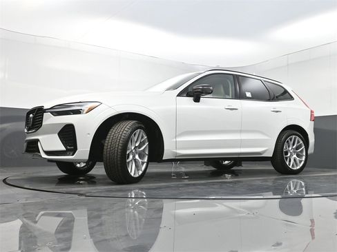 Used 2025 Volvo XC60 B5 Ultra w/ Protection Package Premier image 25