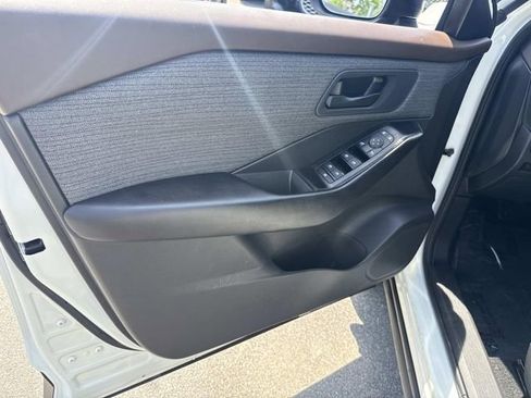 Used 2023 Nissan Rogue S AWD/4WD image 19