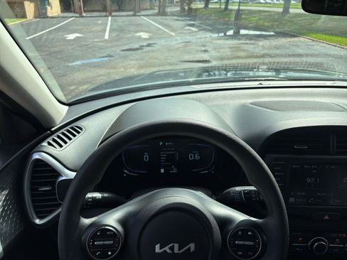 Used 2025 Kia Sportage LX FWD image 31