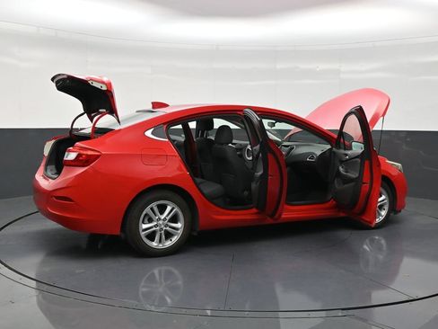 Used 2017 Chevrolet Cruze LT w/ Convenience Package FWD image 29