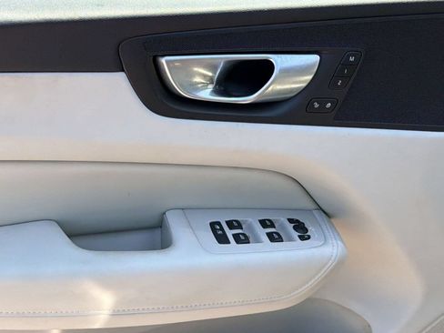 Used 2024 Volvo XC60 B5 Plus w/ Protection Package Premier AWD/4WD image 24