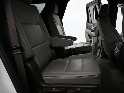 Used 2022 GMC Yukon SLT w/ SLT Premium Package AWD/4WD image 8