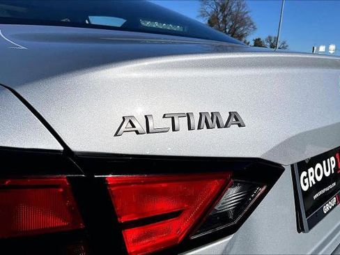 Certified 2024 Nissan Altima 2.5 SR w/ SR Premium Package image 10