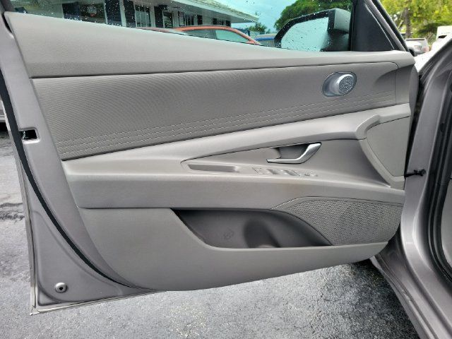 Certified 2023 Hyundai Elantra SEL FWD image 11