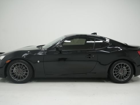 Used 2017 Toyota 86 RWD image 7