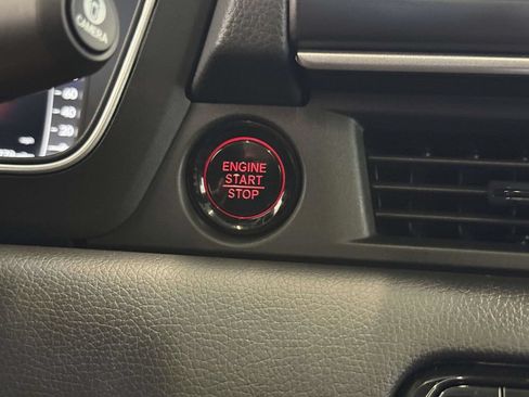 Used 2025 Honda Pilot Black Edition image 30