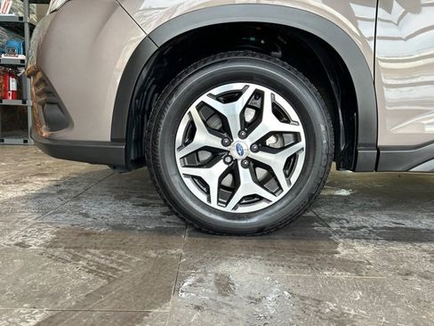 Used 2023 Subaru Forester Premium image 41