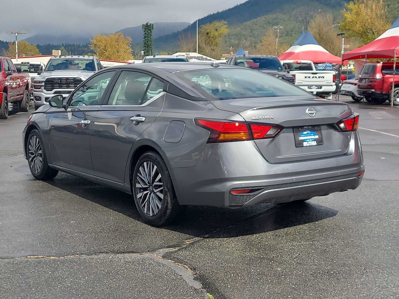 Used 2025 Nissan Altima 2.5 SV FWD image 12