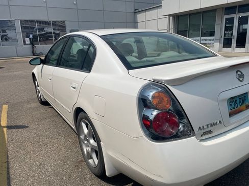 Used 2003 Nissan Altima 3.5 SE FWD image 5