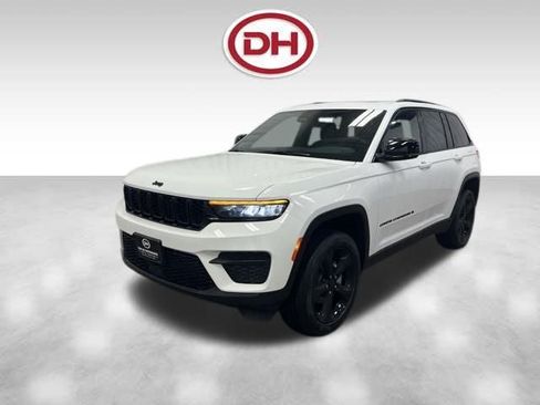 New 2025 Jeep Grand Cherokee Altitude AWD/4WD image 7
