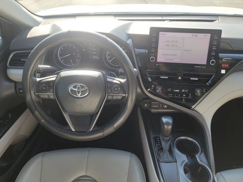 Used 2021 Toyota Camry SE w/ Audio Upgrade Package FWD image 17