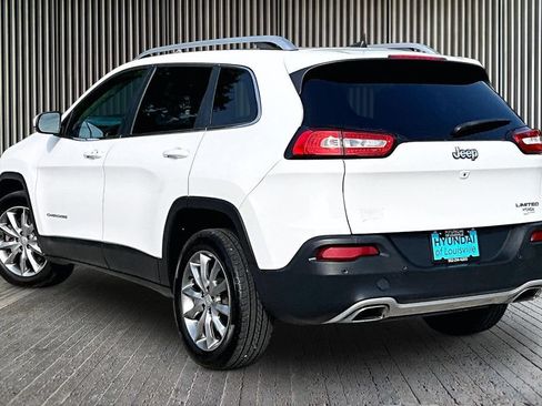 Used 2018 Jeep Cherokee Limited FWD image 3