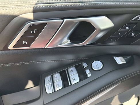 Used 2023 BMW X7 xDrive40i w/ Premium Package AWD/4WD image 18