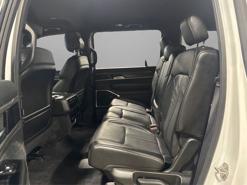 Used 2024 Jeep Wagoneer Series II w/ Flexible Seating Group image 40