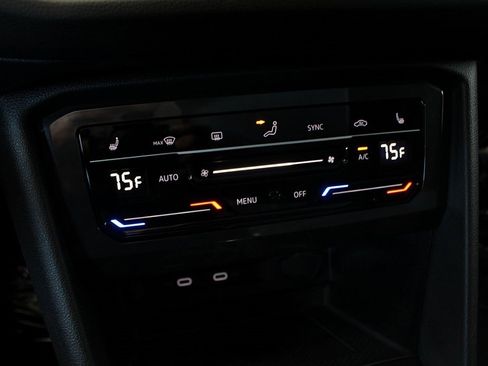 Used 2024 Volkswagen Tiguan SE R-Line image 34