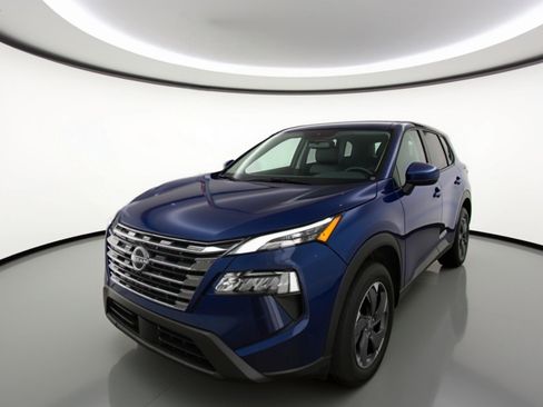 Used 2025 Nissan Rogue SV image 3