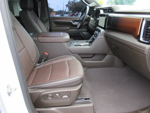Used 2025 GMC Sierra 2500 Denali w/ Denali Reserve Package AWD/4WD image 10