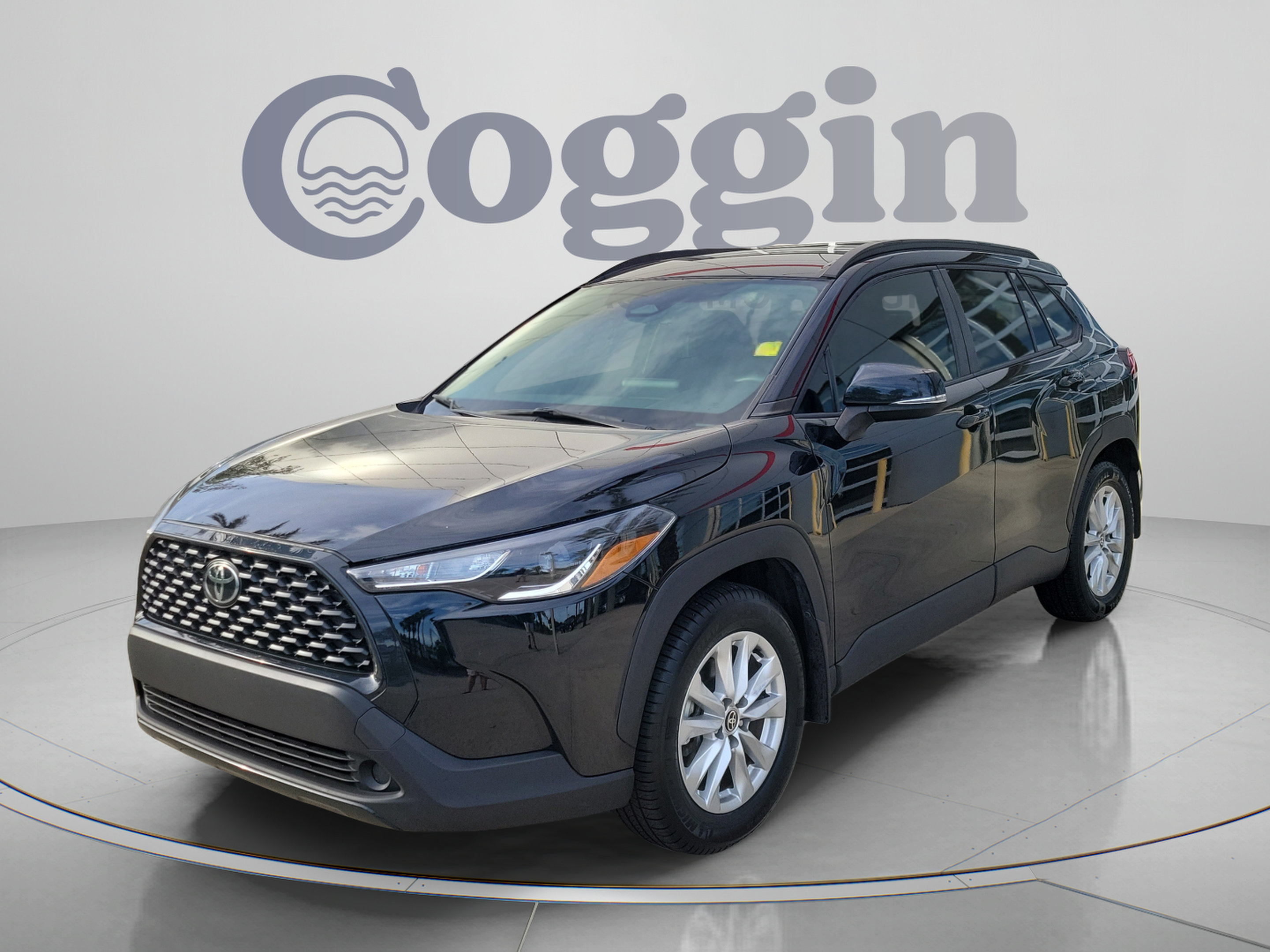 Used 2024 Toyota Corolla Cross LE FWD image 2