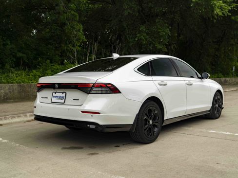 Certified 2024 Honda Accord EX-L image 9