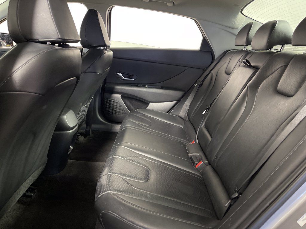 Certified 2025 Hyundai Elantra Limited FWD image 14