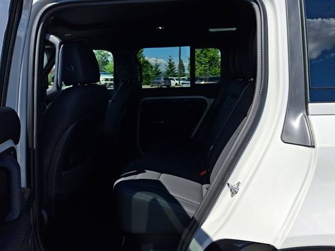 New 2026 Land Rover Defender 110 X-Dynamic SE AWD/4WD image 9