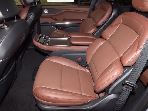 New 2026 Lincoln Navigator Reserve AWD/4WD image 21