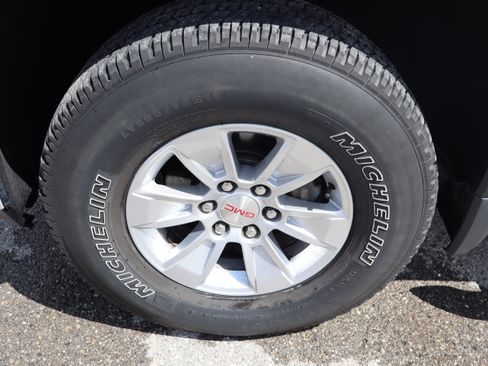 Used 2019 GMC Sierra 1500 SLE w/ SLE Value Package AWD/4WD image 11