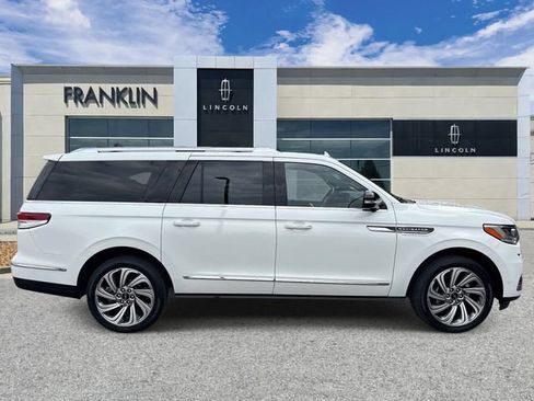 Certified 2022 Lincoln Navigator L Reserve AWD/4WD image 8