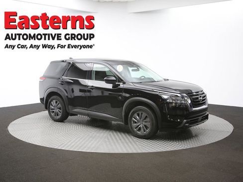 Used 2024 Nissan Pathfinder S image 49