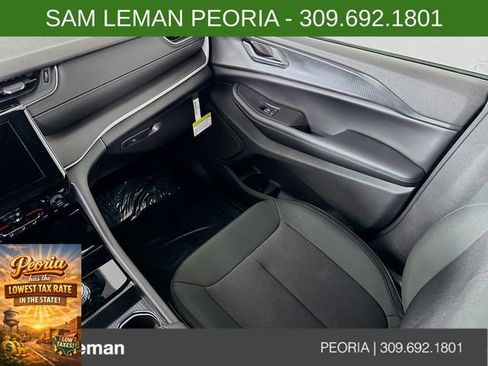 New 2025 Jeep Grand Cherokee Laredo image 23