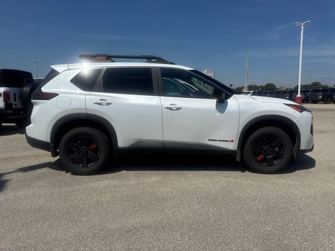 Used 2025 Nissan Rogue SV AWD/4WD image 7