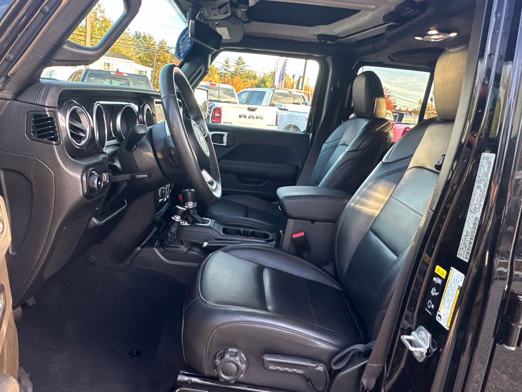 Used 2023 Jeep Wrangler Unlimited Sahara AWD/4WD image 43