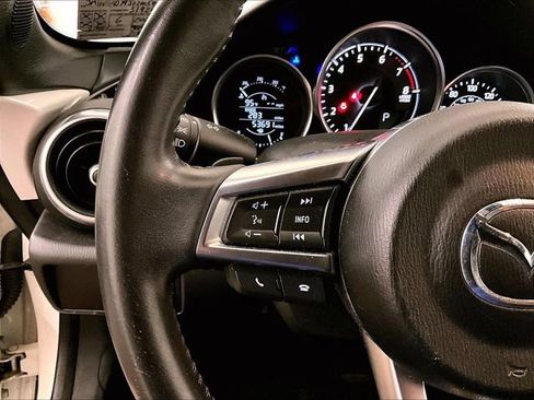 Used 2018 MAZDA MX-5 Miata Grand Touring RWD image 17