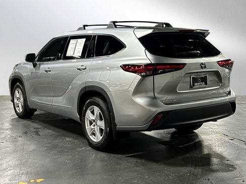 Used 2022 Toyota Highlander LE image 5