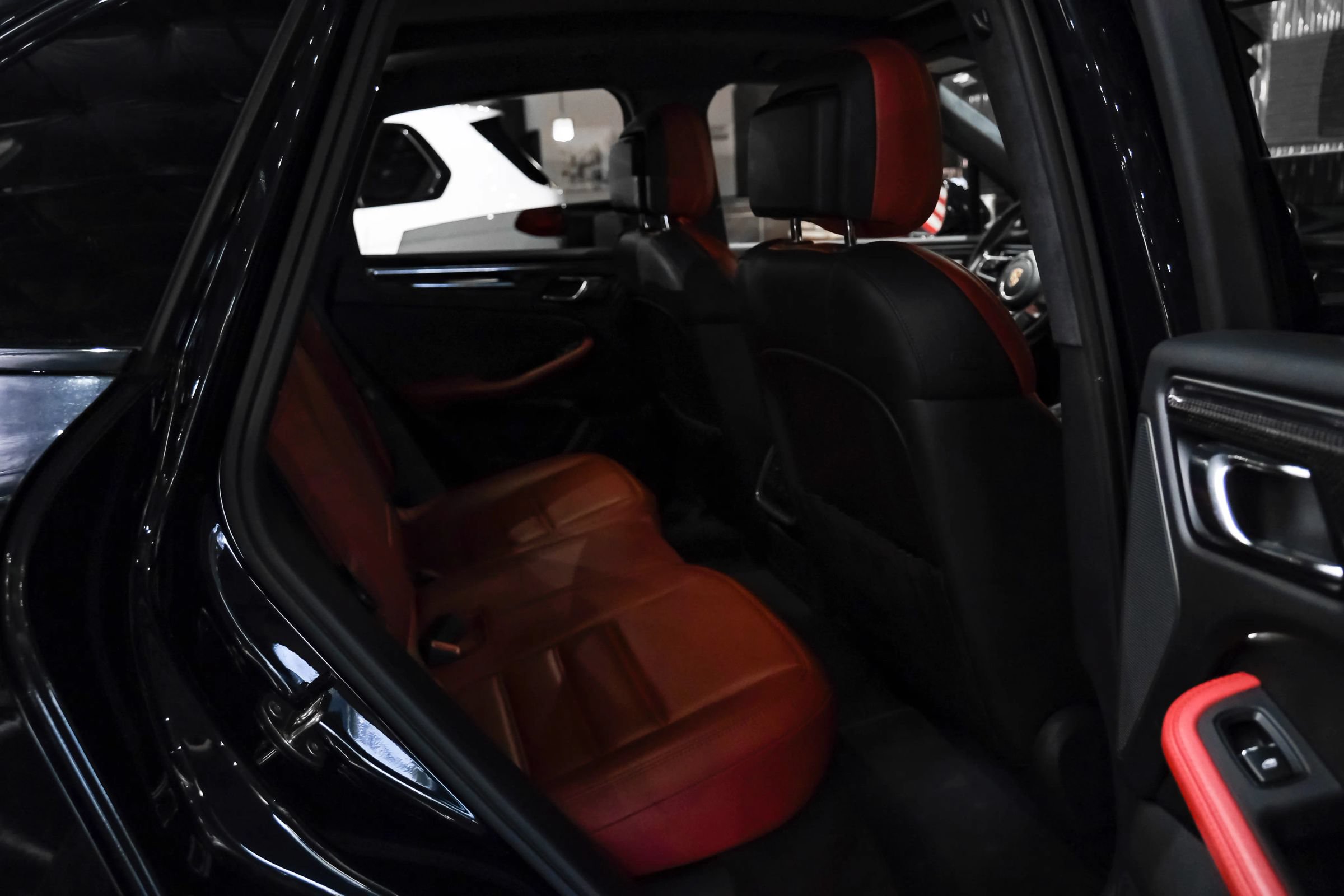 Used 2015 Porsche Macan Turbo AWD/4WD image 35