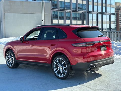 Certified 2023 Porsche Cayenne image 3