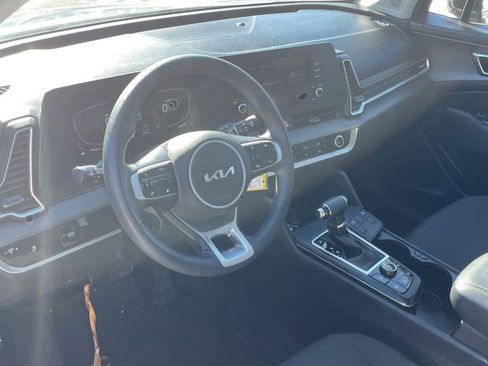 Used 2023 Kia Sportage LX image 11