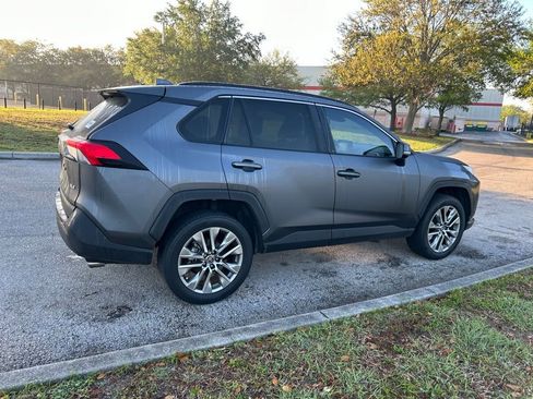 Used 2022 Toyota RAV4 XLE Premium image 5