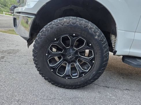 Used 2018 Ford F150 XLT w/ Equipment Group 301A Mid AWD/4WD image 14