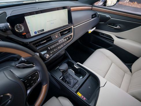 New 2025 Lexus ES 350 Ultra Luxury image 28