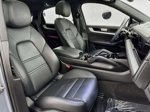Used 2024 Porsche Cayenne Coupe AWD/4WD image 29