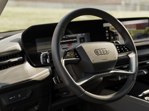 Certified 2026 Audi Q3 quattro 2.0T AWD/4WD image 10