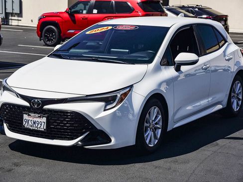 Certified 2024 Toyota Corolla SE w/ SE Package image 3