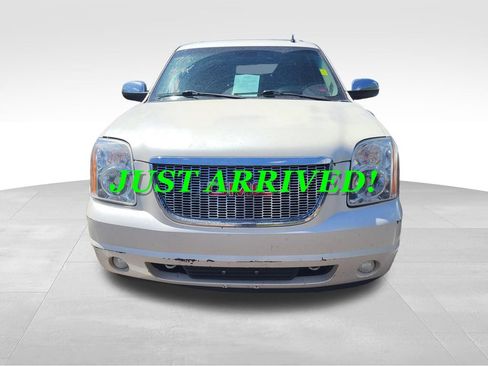 Used 2008 GMC Yukon XL SLT AWD/4WD image 2
