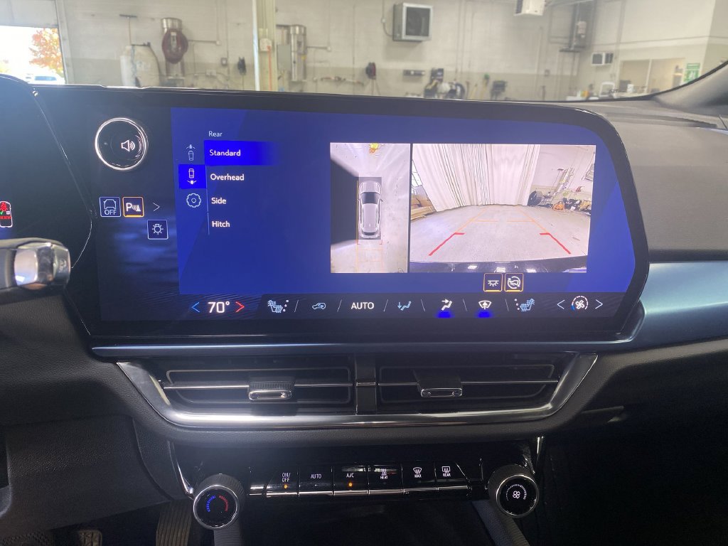 Certified 2024 Chevrolet Equinox EV LT AWD/4WD image 19