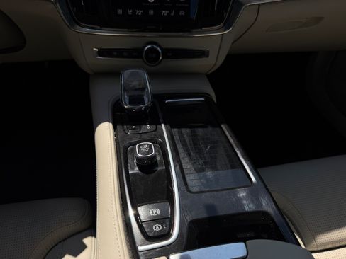 Certified 2024 Volvo S90 T8 Ultimate AWD/4WD image 16